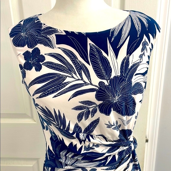 Chaps Floral Navy and White Fitted Dress Gathered Twist at Hip Boat Neck Size M - Picture 3 of 9